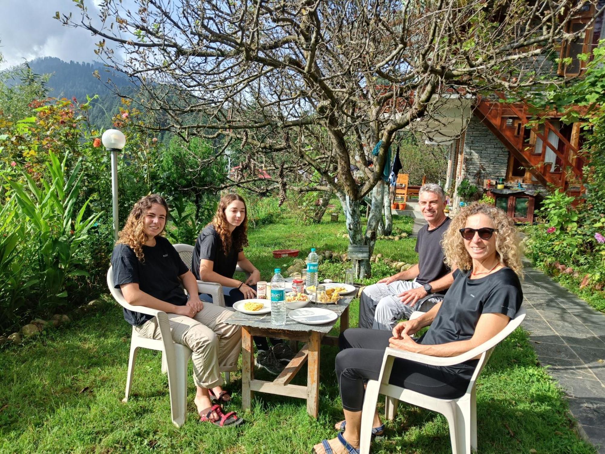 Ishan Log Huts-A Boutique Home Stay Banjār 外观 照片